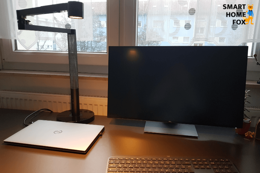 Die Dyson Lifecycle Morph Lampe spendet wärmeres Licht zum Abend hin